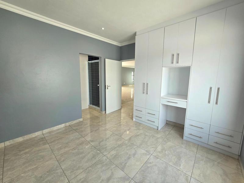 3 Bedroom Property for Sale in Golden Mile Western Cape